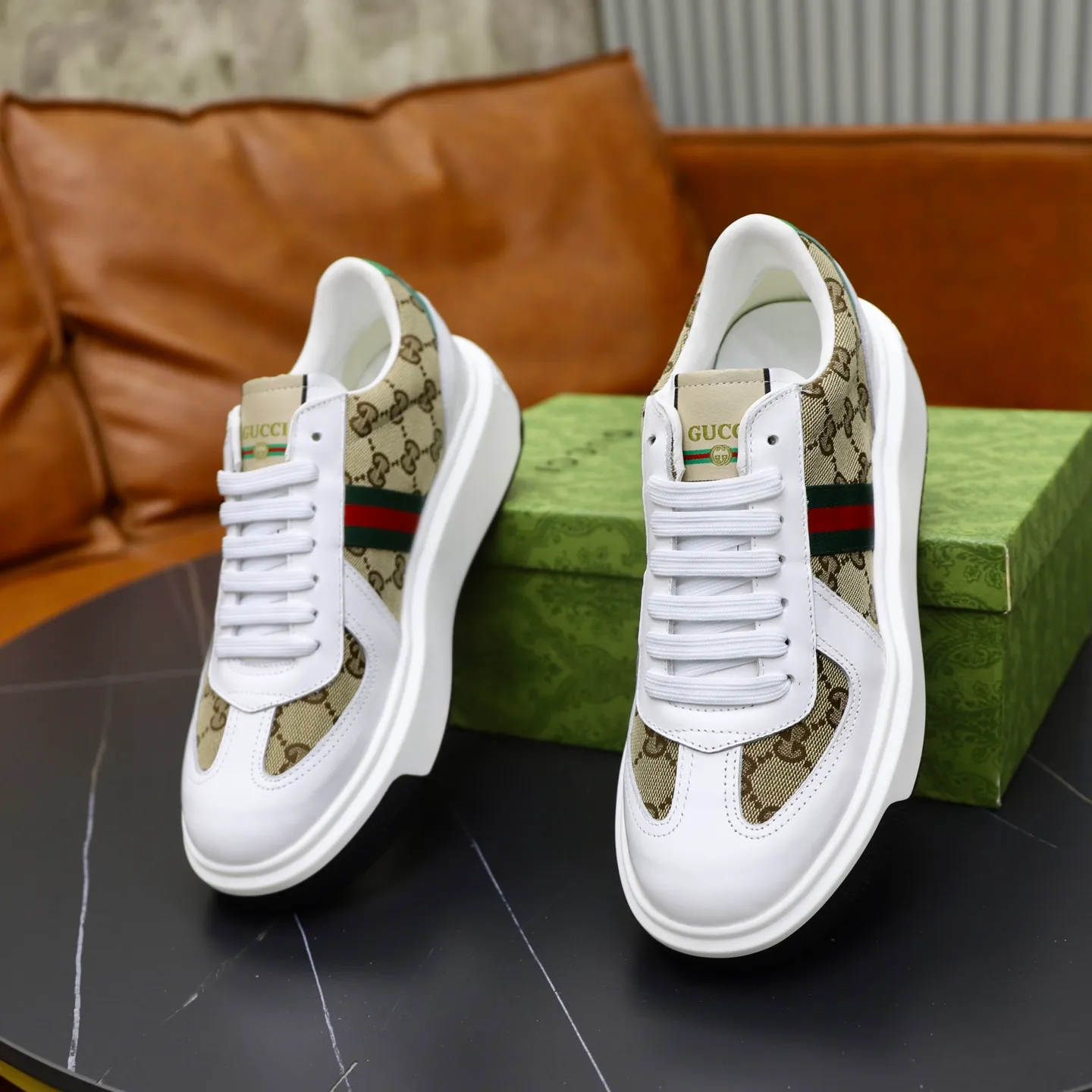 Ex-factory price: 462💰🙅‍♂️🙅‍♂️🙅‍♂️ Brand: GUCCI Standard code: 38-44 (45 customized) Grade: Same as the official website Material: Original material splicing Comfortable and breathable lining Lightweight and wear-resistant sports outsole Style category: Men's fashionable casual shoes Running sneakers Distinguished luxury brand elements Top luxury Color: actual picture color